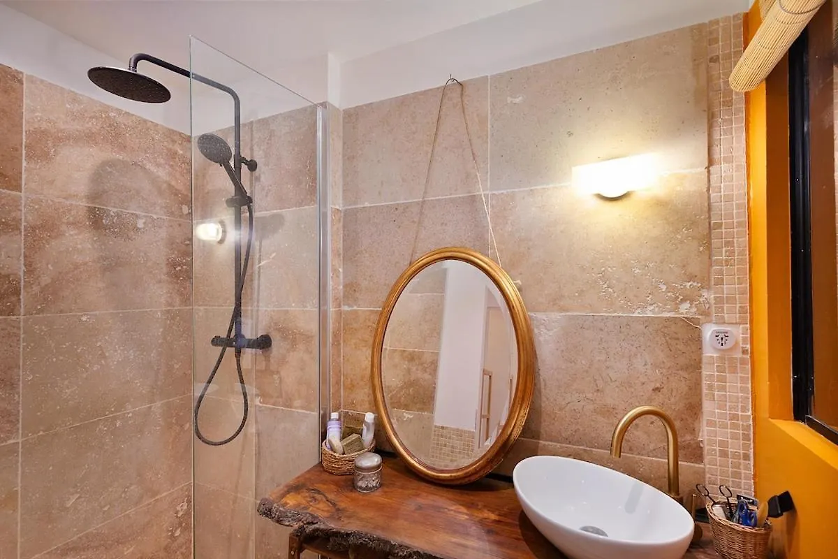 Atypical Apartment In Butte Montmartre Paris