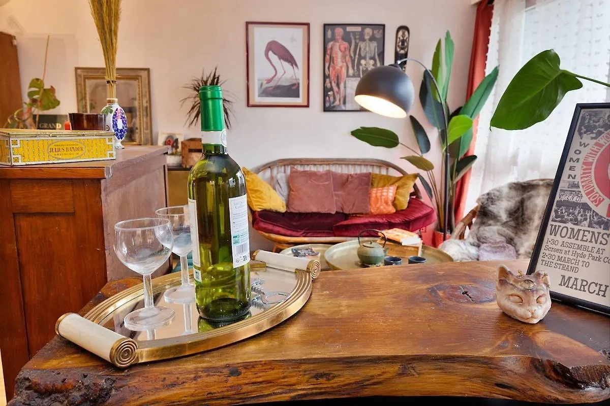 Atypical Apartment In Butte Montmartre Paris